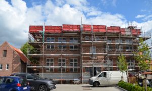 Den gamle gymnastiksal fra gårdsiden. "Toiletbygningen" ses til venstre.