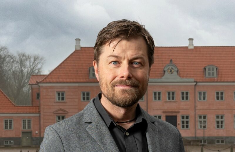 Kvinden med sværdet. Et amulet-værksted fra Ribe og vikingetidens kult ...