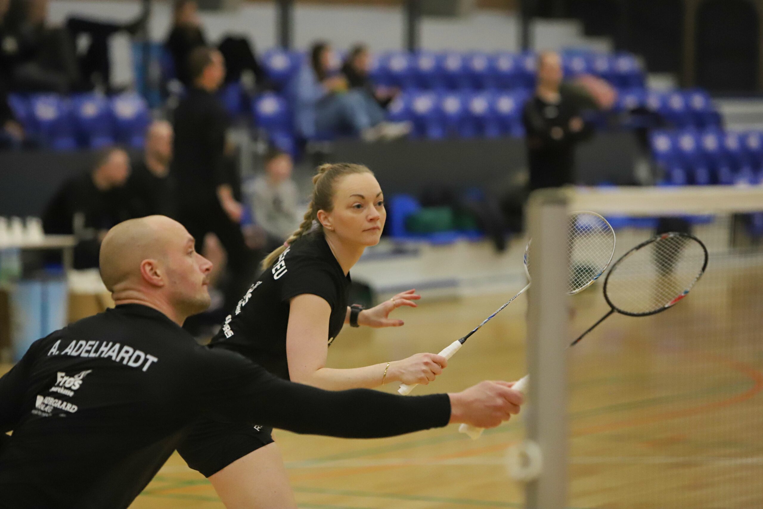 støvle servitrice lige ud Ribe Badminton Club sikrede sig oprykning med sejr i lørdagens kamp mod VRI  - og skal nu spille i kredsserien - Ryk Ind