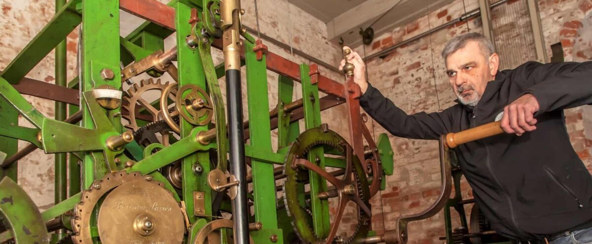 Henrik Ravn har i 25 år været kirketjener i Ribe Domkirke - Ryk Ind