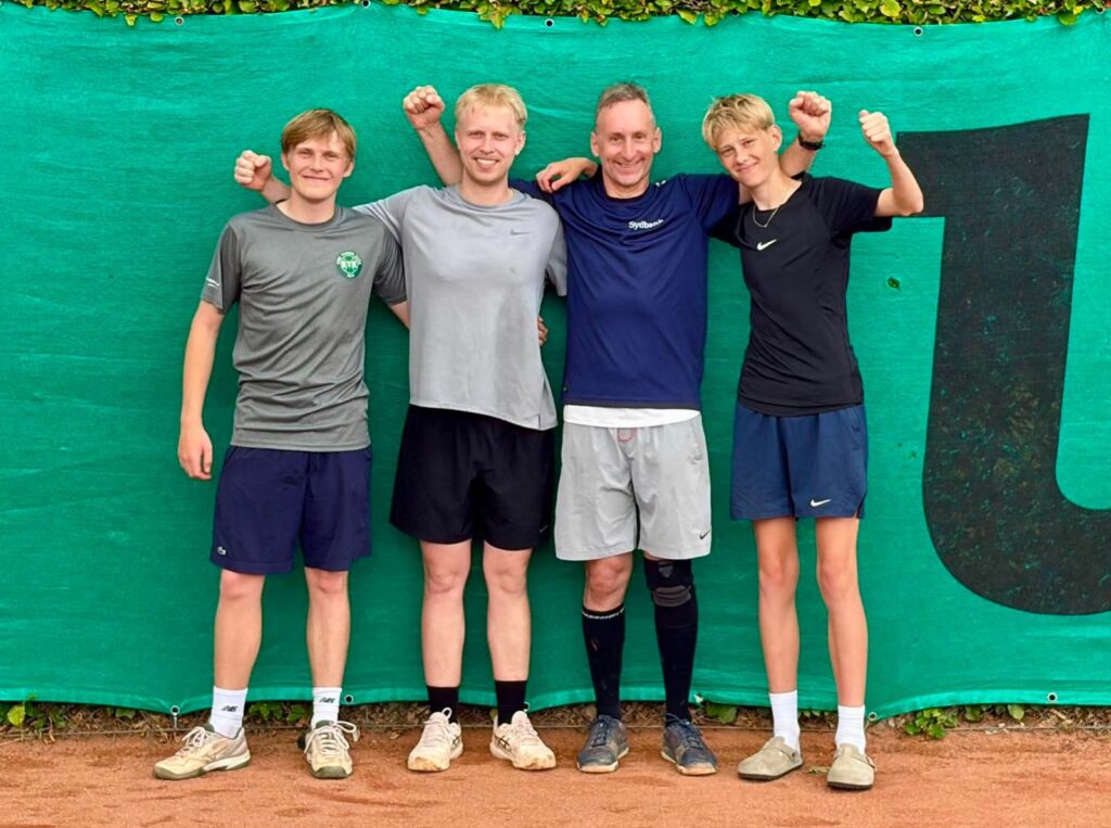 Liga 3 Holdet: Erik Jermiin Lindholdt, Jacob Madsen, Bjarne Skov og Johannes Holm Bollerslev.