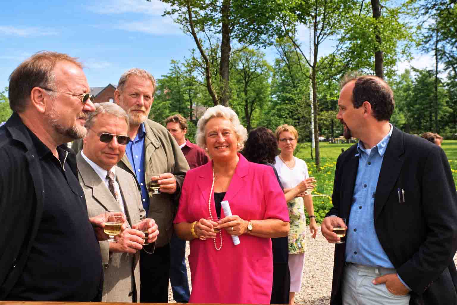 Fra venstre: Poul Anker Nielsen, tidl. Formand for Ribe Handelsstandsforening, tidl. Borgmester Jørgen Elsted Hansen (C), tidl. Udvalgsformand for teknik & Miljø, Bent Brander Christensen (A), og for Ribe Amt Karen Baungaard (V) og yderst tilhøjre Per Dalsgaard. 